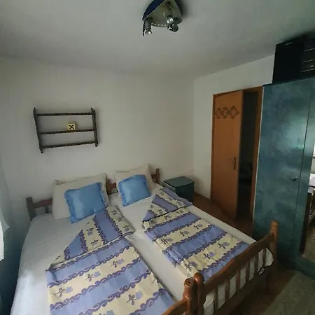 Izo Stan Apartment *